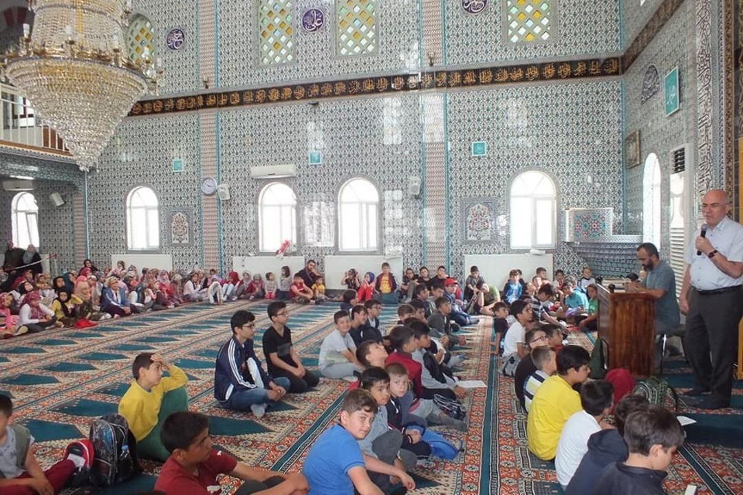 Boz&uuml;y&uuml;k&rsquo;te camiler şenlendi