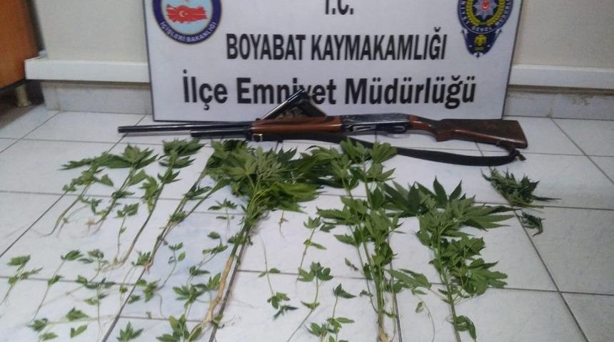 Sinop&rsquo;ta ş&uuml;pheli ara&ccedil;tan uyuşturucu &ccedil;ıktı