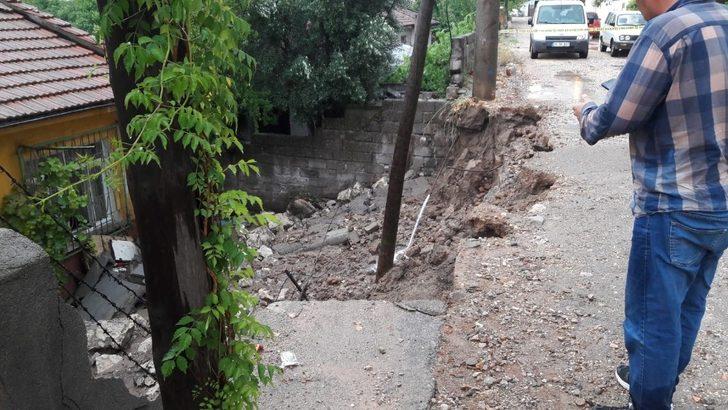 Susurluk’ta sağanak yağış hayatı felç etti G2