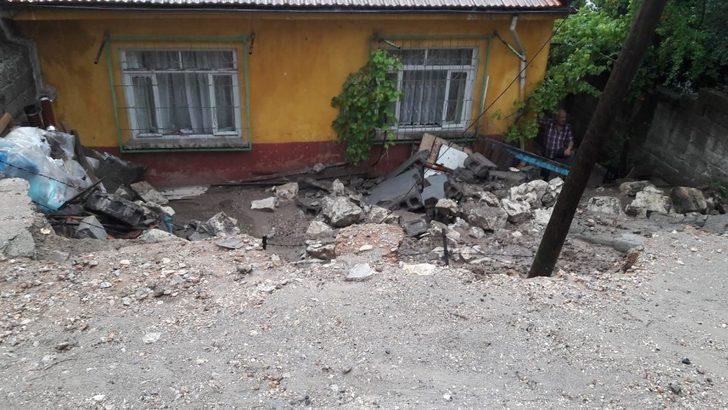 Susurluk’ta sağanak yağış hayatı felç etti G3