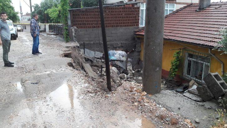 Susurluk’ta sağanak yağış hayatı felç etti G4