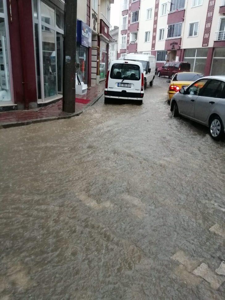 Susurluk’ta sağanak yağış hayatı felç etti G5