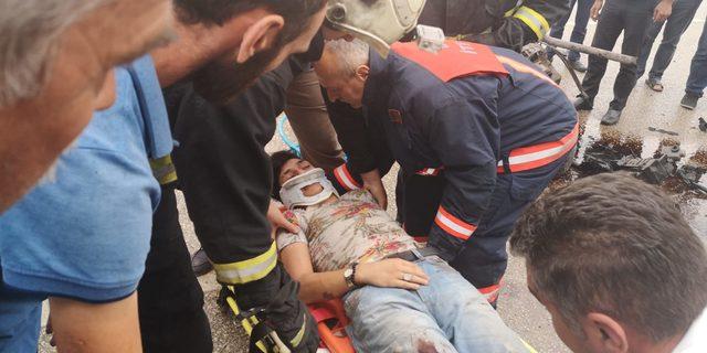 Ehliyet s&uuml;r&uuml;c&uuml;n&uuml;n bisikletliye &ccedil;arptığı kazada ara&ccedil; motor yola savruldu: 5 yaralı&nbsp; 4