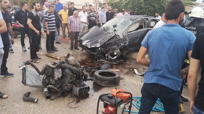 Ehliyet s&uuml;r&uuml;c&uuml;n&uuml;n bisikletliye &ccedil;arptığı kazada ara&ccedil; motor yola savruldu: 5 yaralı&nbsp;