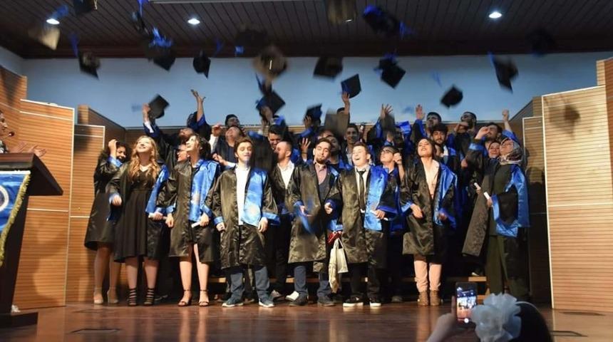 Ankara &Uuml;niversitesi Nallıhan Meslek Y&uuml;ksekokulu mezunlarını verdi