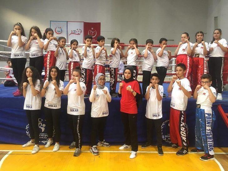 kick boks sampiyonasinda 28 sporcu madalya aldi kayseri haberleri