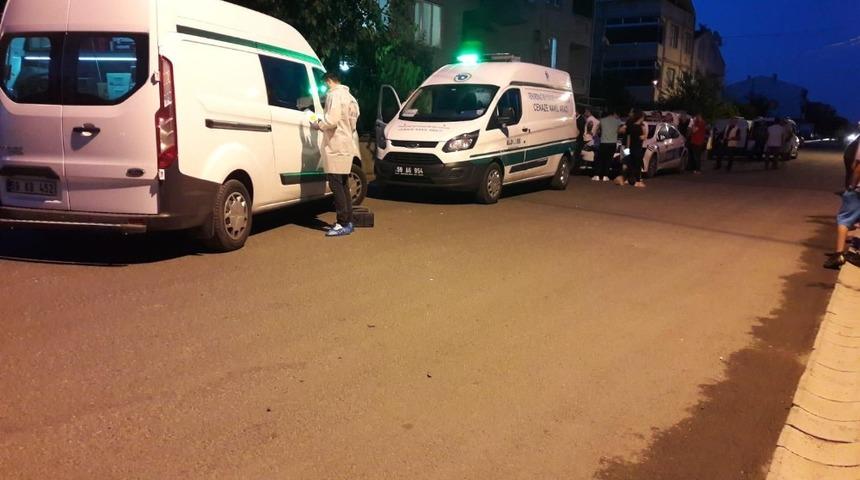 Karı koca evlerinde &ouml;l&uuml; bulundu