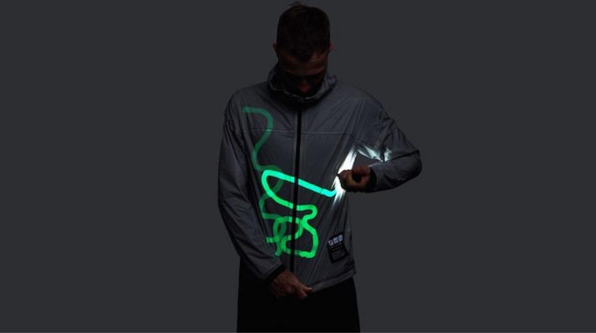 Üzerine ışıkla çizim yapılabilen bu ceket geceleri ise parlıyor!