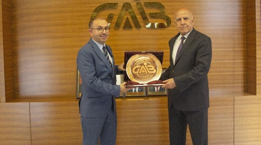 Halıcılar Tacikistan pazarında b&uuml;y&uuml;mek istiyor