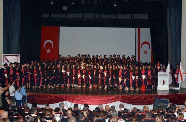 Yakın Doğu Üniversitesi Sağlık Bilimleri Fakültesi mezunlarını verdi