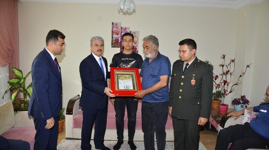 Şehit Zekeriya Zencirli&rsquo;nin ailesine &rsquo;şehadet belgesi&rsquo; verildi