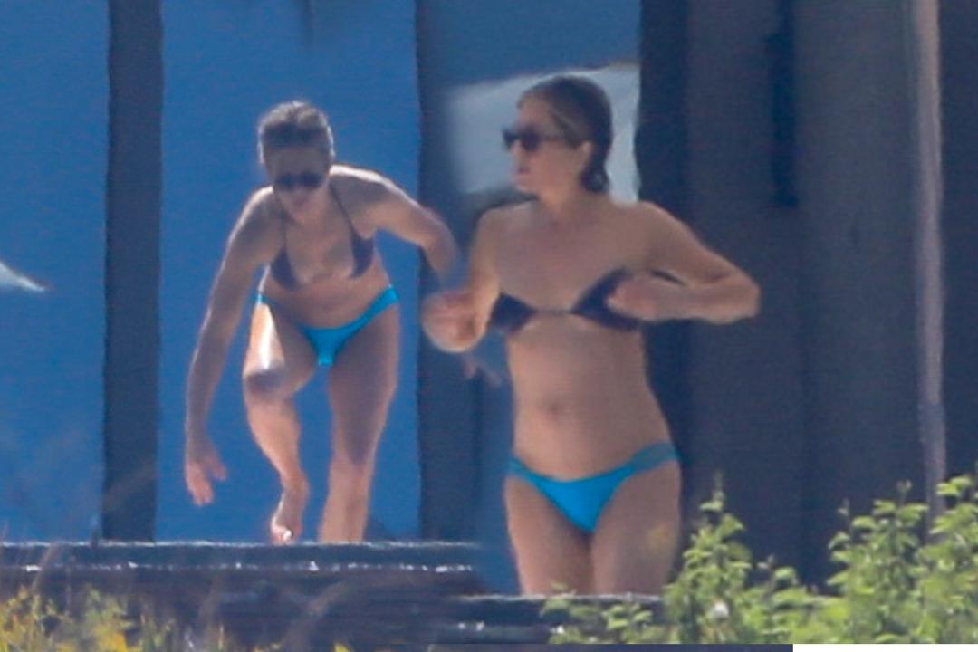 Jennifer Aniston Meksika tatilinde fiziğiyle b&uuml;y&uuml;ledi