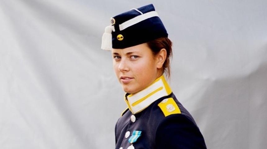 İsve&ccedil;'te yeniden zorunlu askerlik: Kadınlar da gidecek