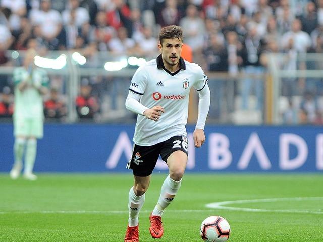 Dorukhan eski kul&uuml;b&uuml;n&uuml; unutmadı