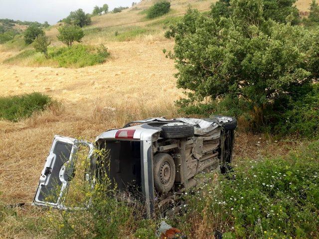 Hatay’da kaçak göçmen taşıyan kamyonet devrildi: 11 yaralı