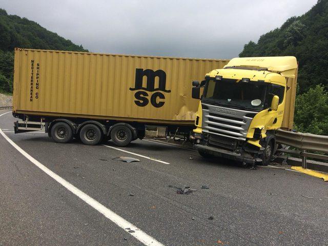 TIR'lar kaza yaptı, Bursa- Ankara yolu çift yönlü kapandı