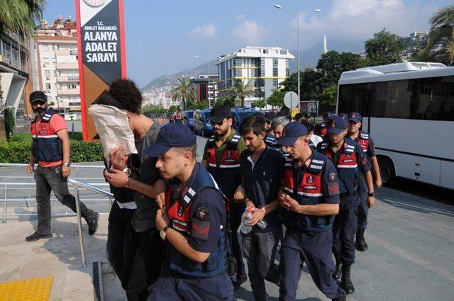 Alanya’da uyuşturucu operasyonu: 9 şüpheli adliyede