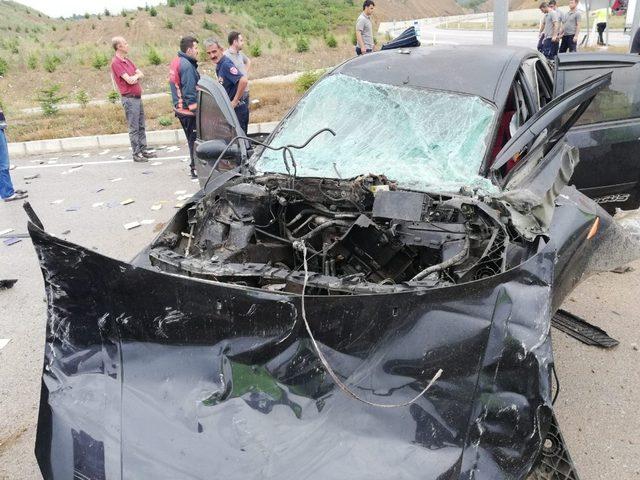 Tokat’ta kavşakta kaza güvenlik kamerasına yansıdı