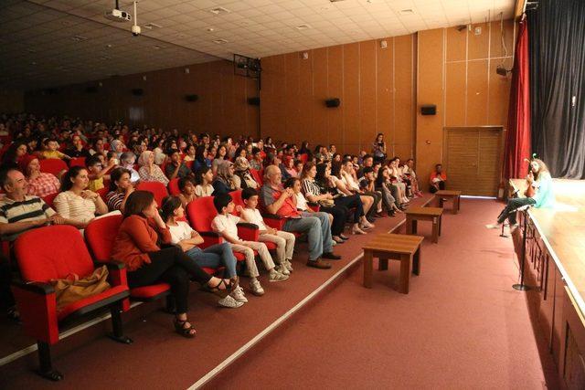 ’Kış Masalı’ adlı çocuk oyununun galası yapıldı