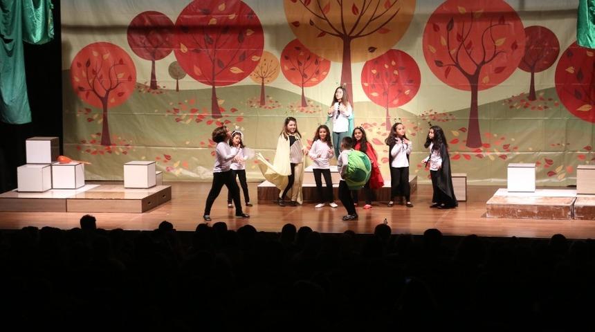 &rsquo;Kış Masalı&rsquo; adlı &ccedil;ocuk oyununun galası yapıldı