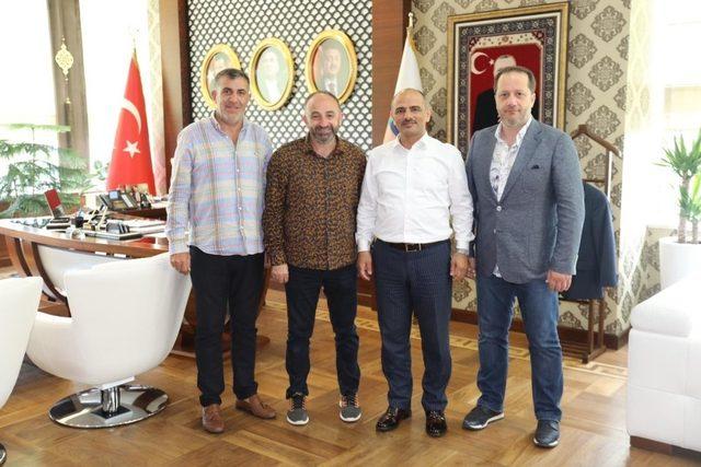 Başkan Söğüt ve Üzülmez, Kocaelispor’un yeni tesislerini gezdi