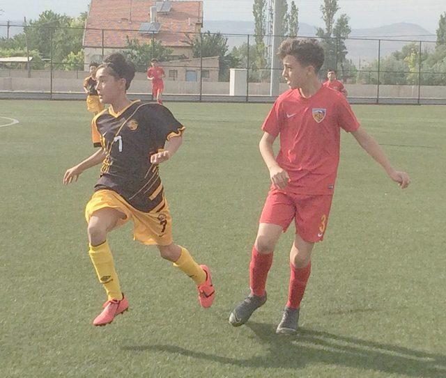 Kayseri U-13 Ligi yarı final müsabakası