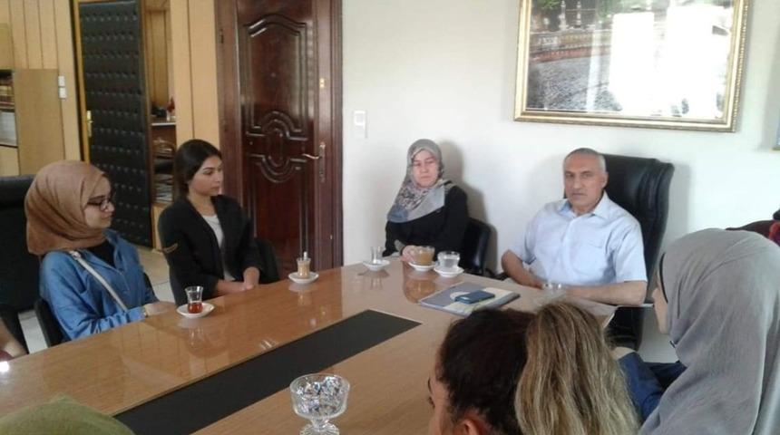 &Ouml;ğrencilerden İl&ccedil;e M&uuml;ft&uuml;s&uuml; Ermiş&rsquo;e anlamlı ziyaret