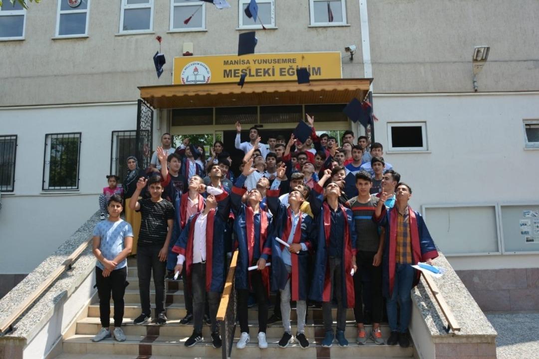 İş garantili merkez 5. mezunlarını verdi