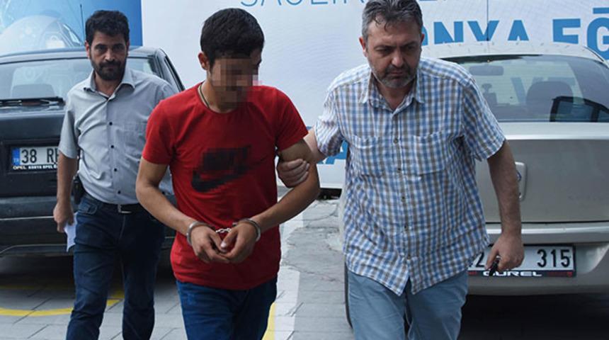 Üniversiteli kızlara sokak ortasında taciz!