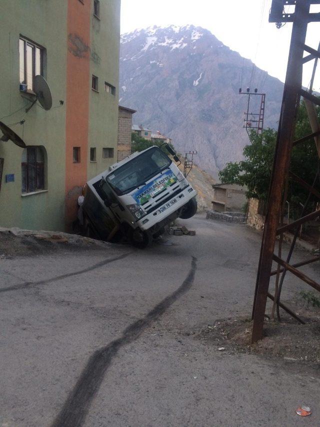 Belediye ekibi ölümden döndü