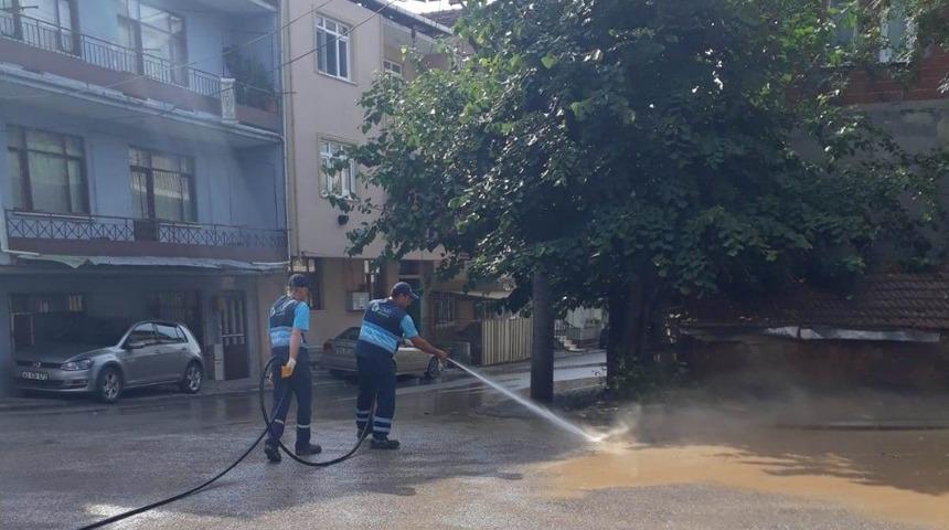 İzmit Belediyesi’nden sel mağdurlarına sıcak çorba ikramı