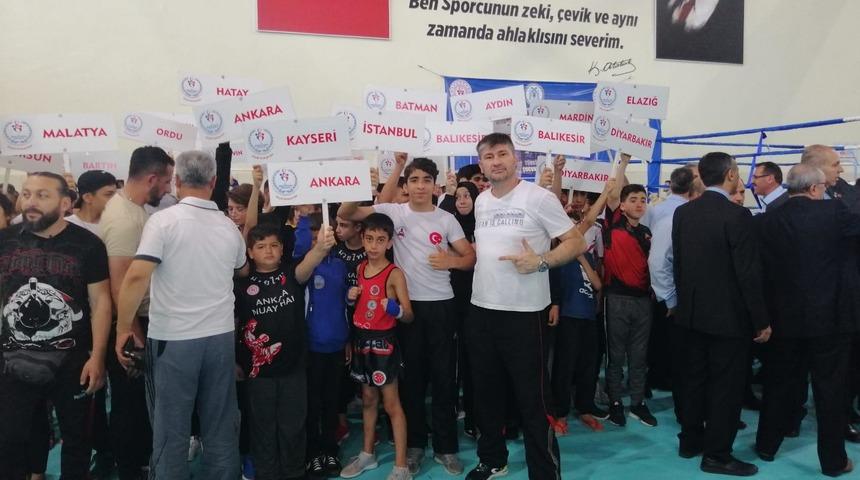 Yıldızlar Bay ve Bayan Türkiye Muaythai Şampiyonası başladı