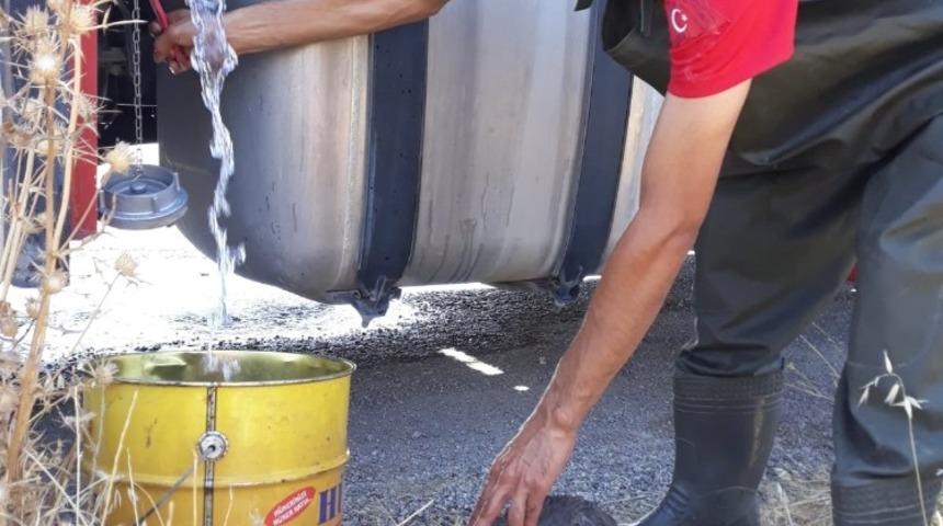 R&ouml;gara d&uuml;şen yavru k&ouml;pek, itfaiye ekipleri tarafından kurtarıldı