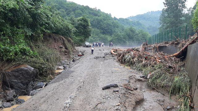 Samsun'da sağanak sel ve heyelana yol açtı