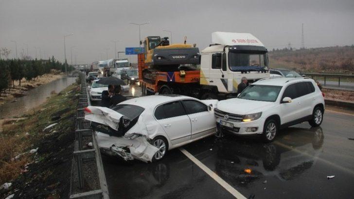 Bakan Faruk Çelik'i karşılamaya giden konvoyda zincirleme kaza: 5 yaralı