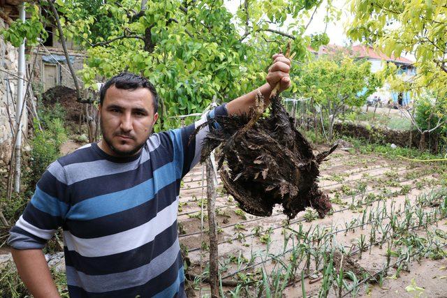 Afyonkarahisar'da sağanak; 250'den fazla evde ev ve iş yerini su bastı (2)