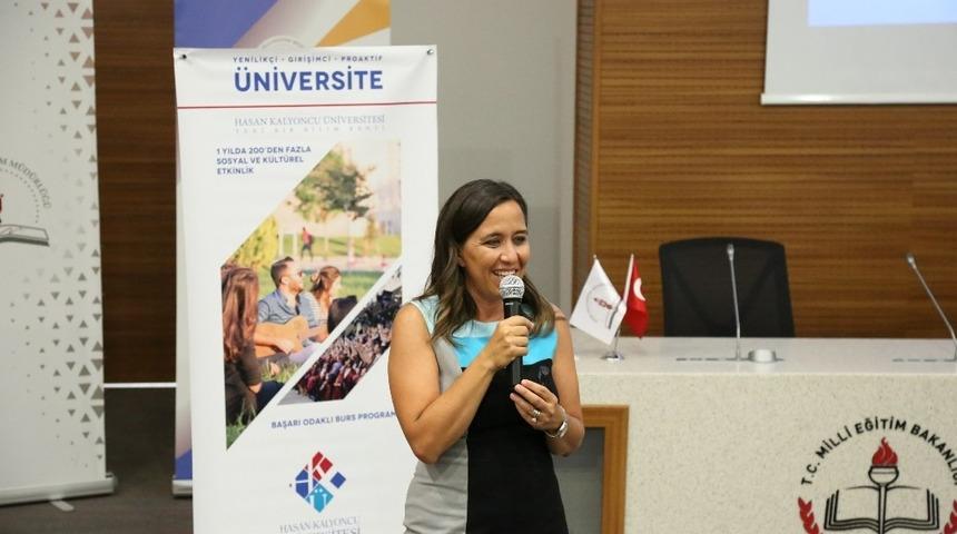 HK&Uuml; İzmir&rsquo;de rehber &ouml;ğretmenlerle buluştu