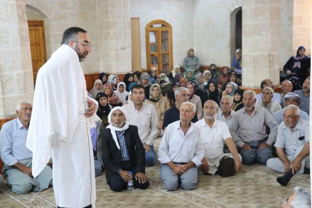 Hacı adayları maket Kabe etrafında tavaf yaptı 1