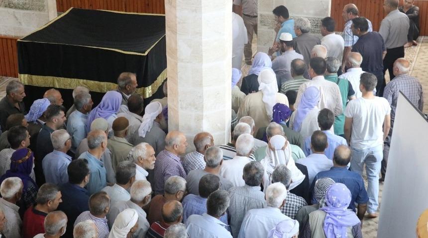 Hacı adayları maket Kabe etrafında tavaf yaptı