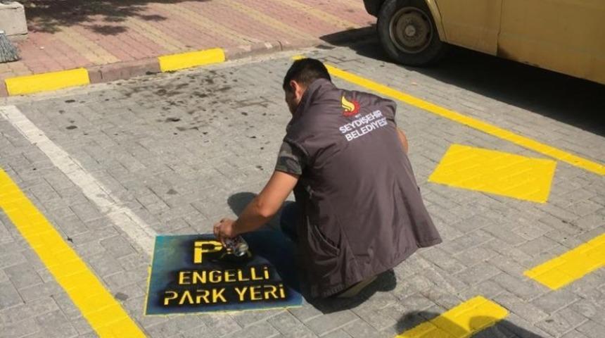 Caddelerde engelli ara&ccedil; park yerleri belirlendi