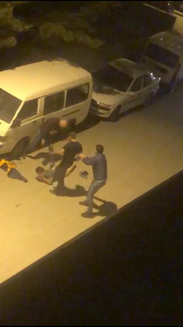 Sokak ortasında kemer ve sopayla dövdüler