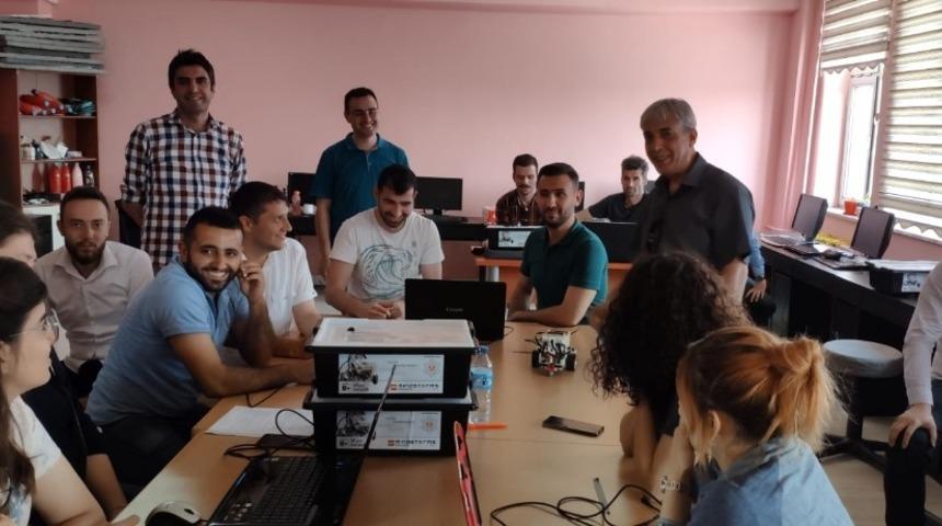 Ahlat&rsquo;taki &ouml;ğretmenlere &lsquo;İleri D&uuml;zey Robotik Kodlama&rsquo; eğitimi