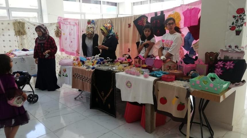 Hanımlar el becerilerini sergiledi