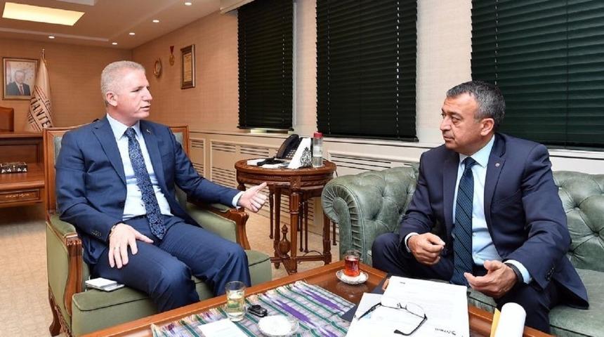 İhracat&ccedil;ılardan &uuml;niversite &ouml;ğrencilerine asgari &uuml;cret tutarında burs