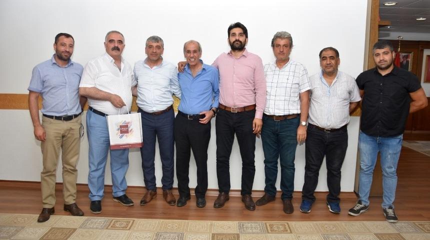 Nazillili Malatyalılardan Başkan Özcan’a hayırlı olsun ziyareti