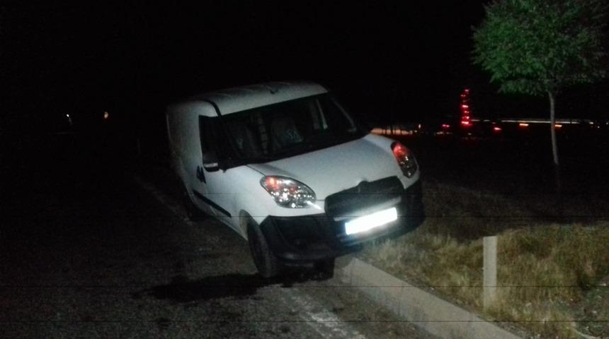 Hafif ticari ara&ccedil; ref&uuml;je &ccedil;ıktı: 1 yaralı