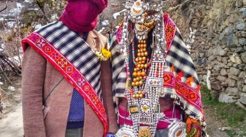 Dünyanın her bir yanından 13 geleneksel düğün kıyafetinin etkileyici fotoğrafları 