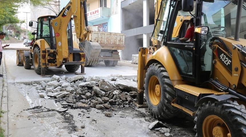 Turgutlu&rsquo;nun bozulan yollarına tamirat