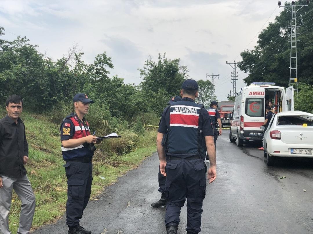 İş makinesi otomobille &ccedil;arpıştı: 1 &ouml;l&uuml;