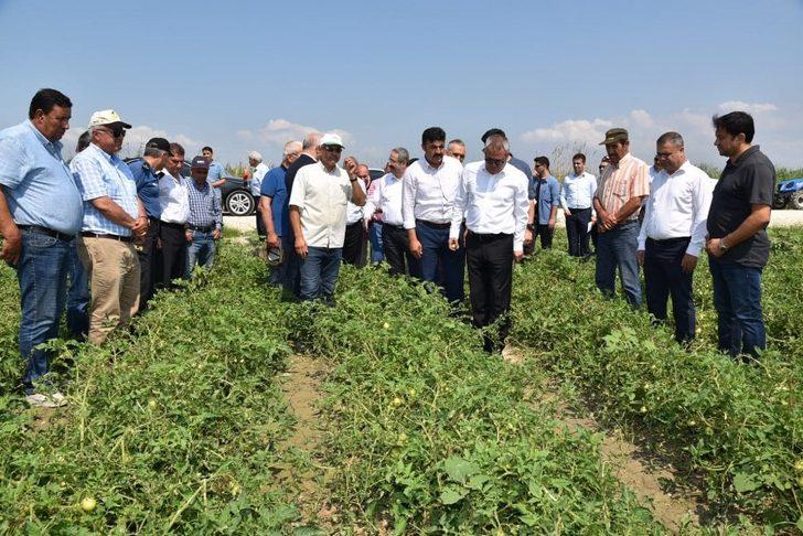 Vali Deniz Salihli’de doludan zarar gören çiftçilerle buluştu G3